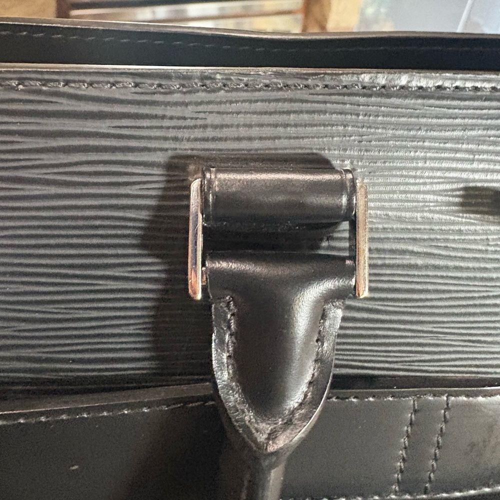 Louis Vuitton Epi Leather Briefcase/Satchel. Fast shipping. - Picture 9 of 13